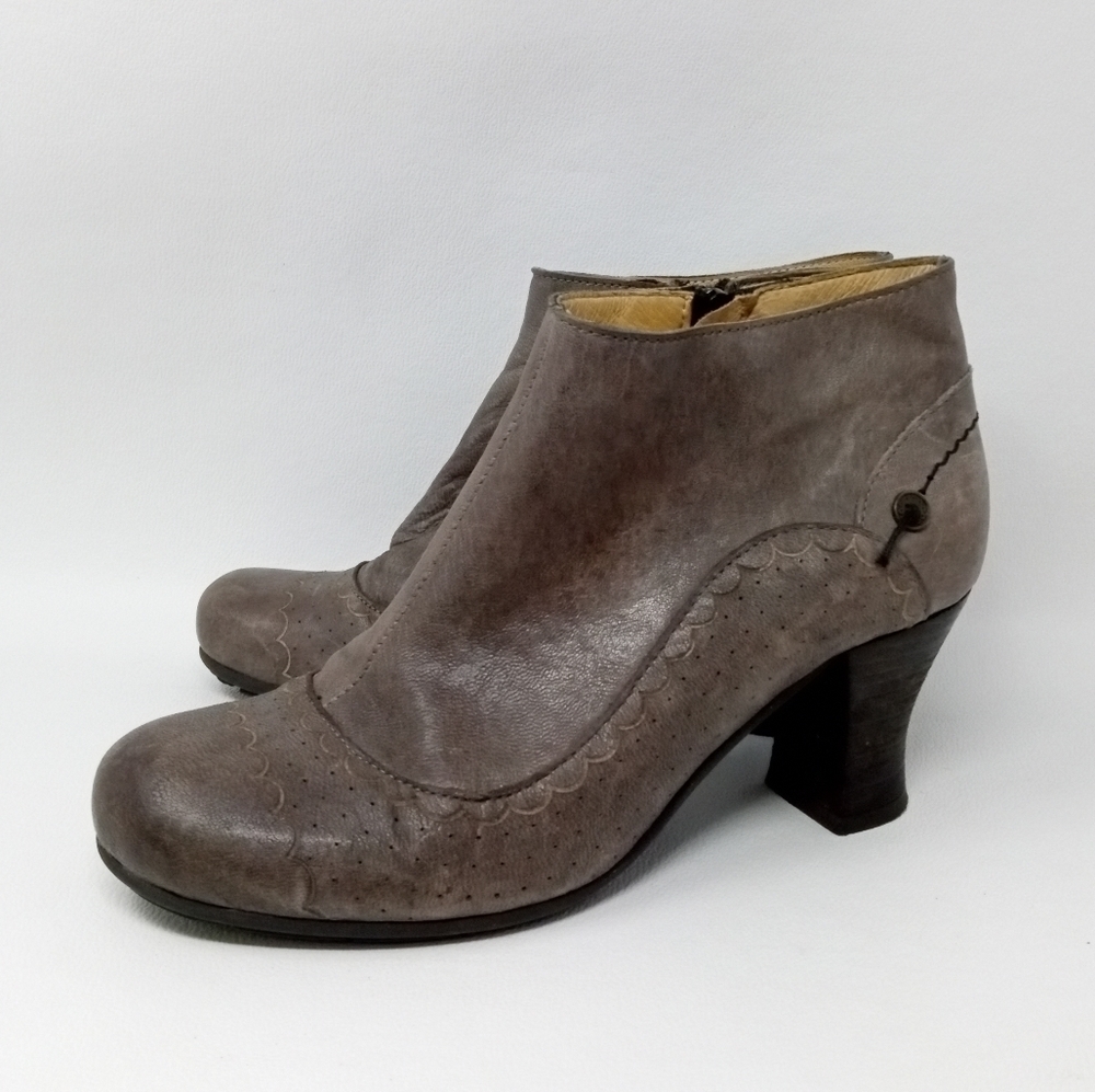 GOLD BUTTON Gray Leather Wingtip detail Heeled Boots, Women's Size EU 37